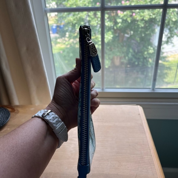 Brighton Bella Life is Beautiful Wristlet White Blue Floral Phone Bag Purse - Picture 12 of 12